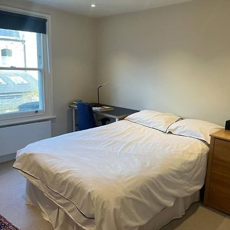 Four Bedroom Modern Victorian Wandsworth House Londra Esterno foto