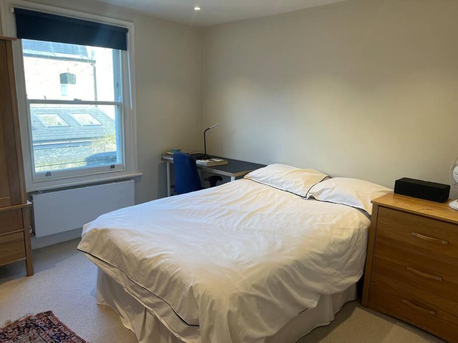 Four Bedroom Modern Victorian Wandsworth House Londra Esterno foto