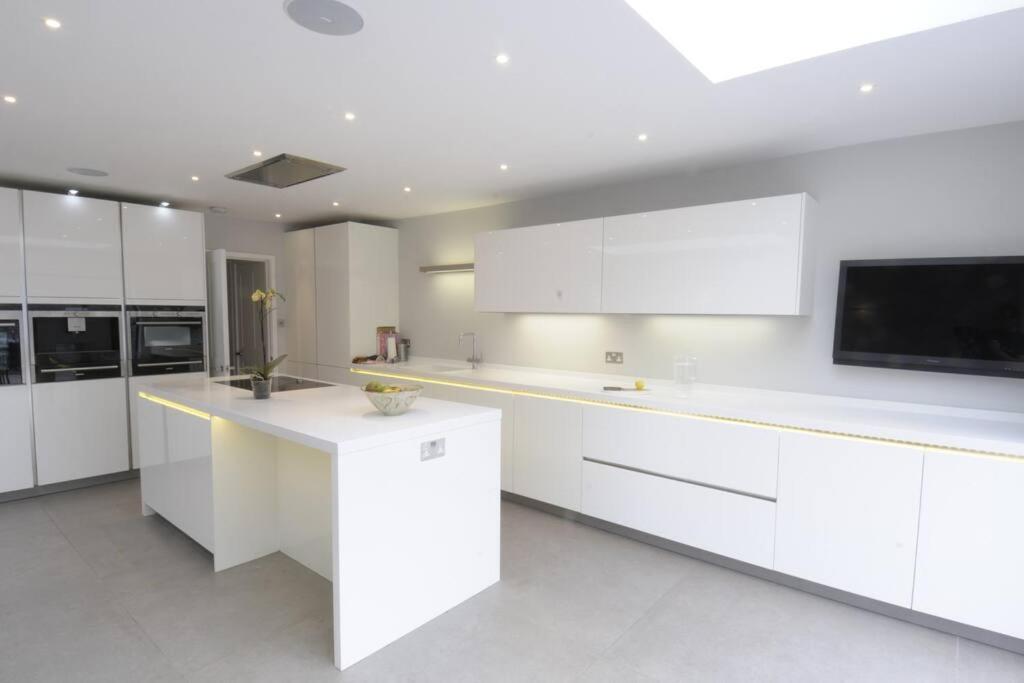 Four Bedroom Modern Victorian Wandsworth House Londra Esterno foto